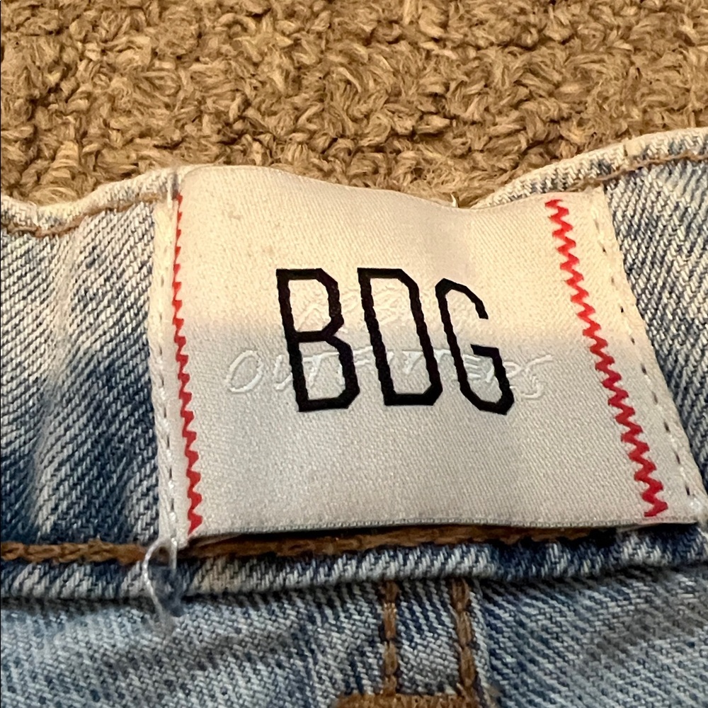 Urban Outfitters BDG light wash RIH mid rise barrel jeans size 32 - Picture 2 of 10